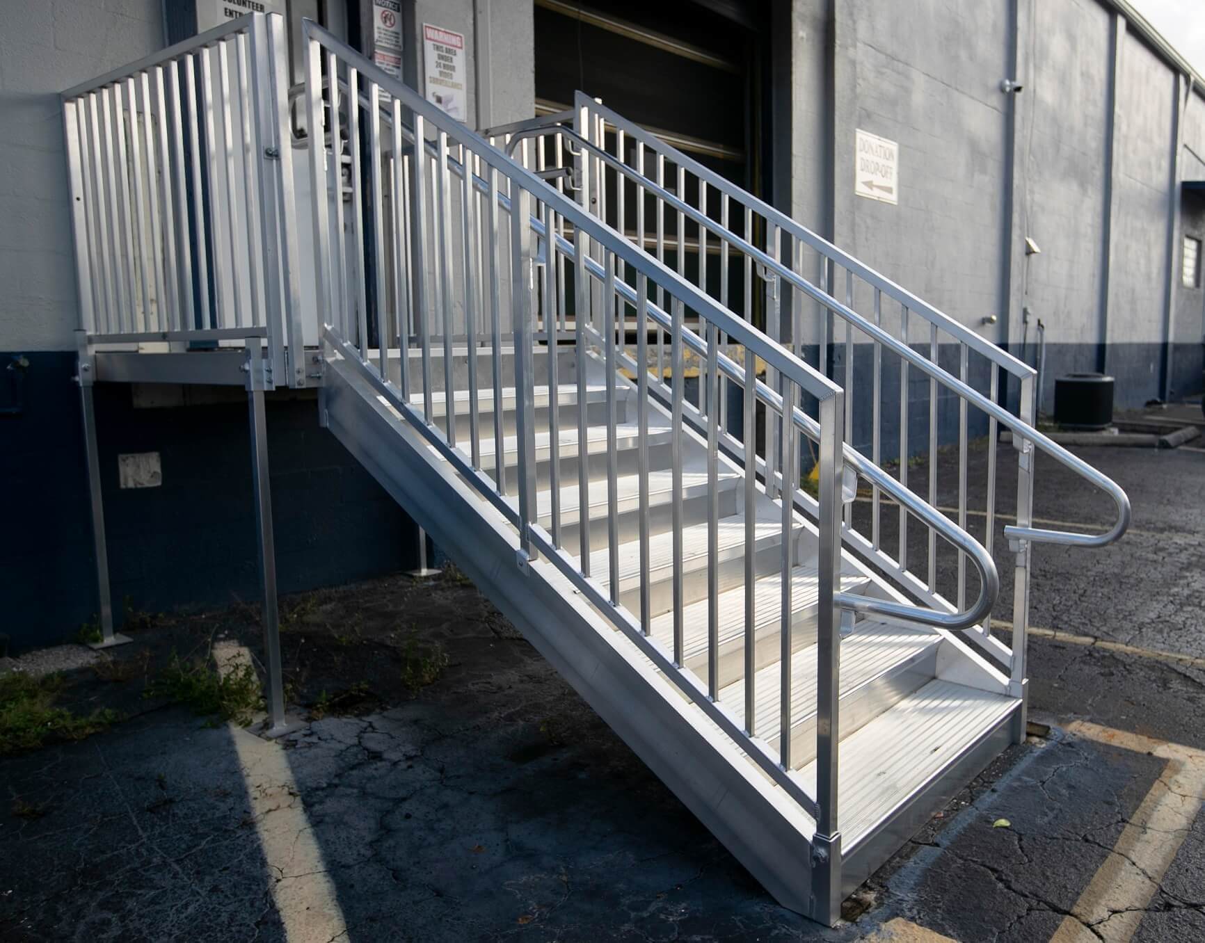 aluminum entry stairs with railings side view